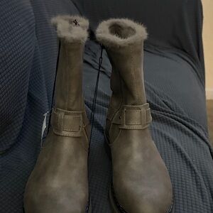 Nautica Taupe Fur-Lined rain Boots